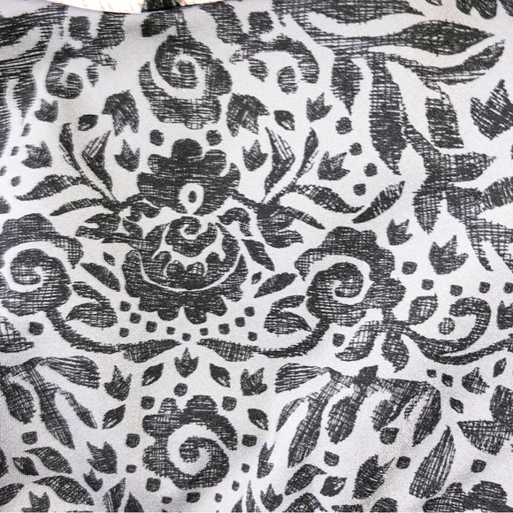 LuluLemon Black and Grey Energy Floral Strappy Sport Bra Size 4 - Picture 7 of 9